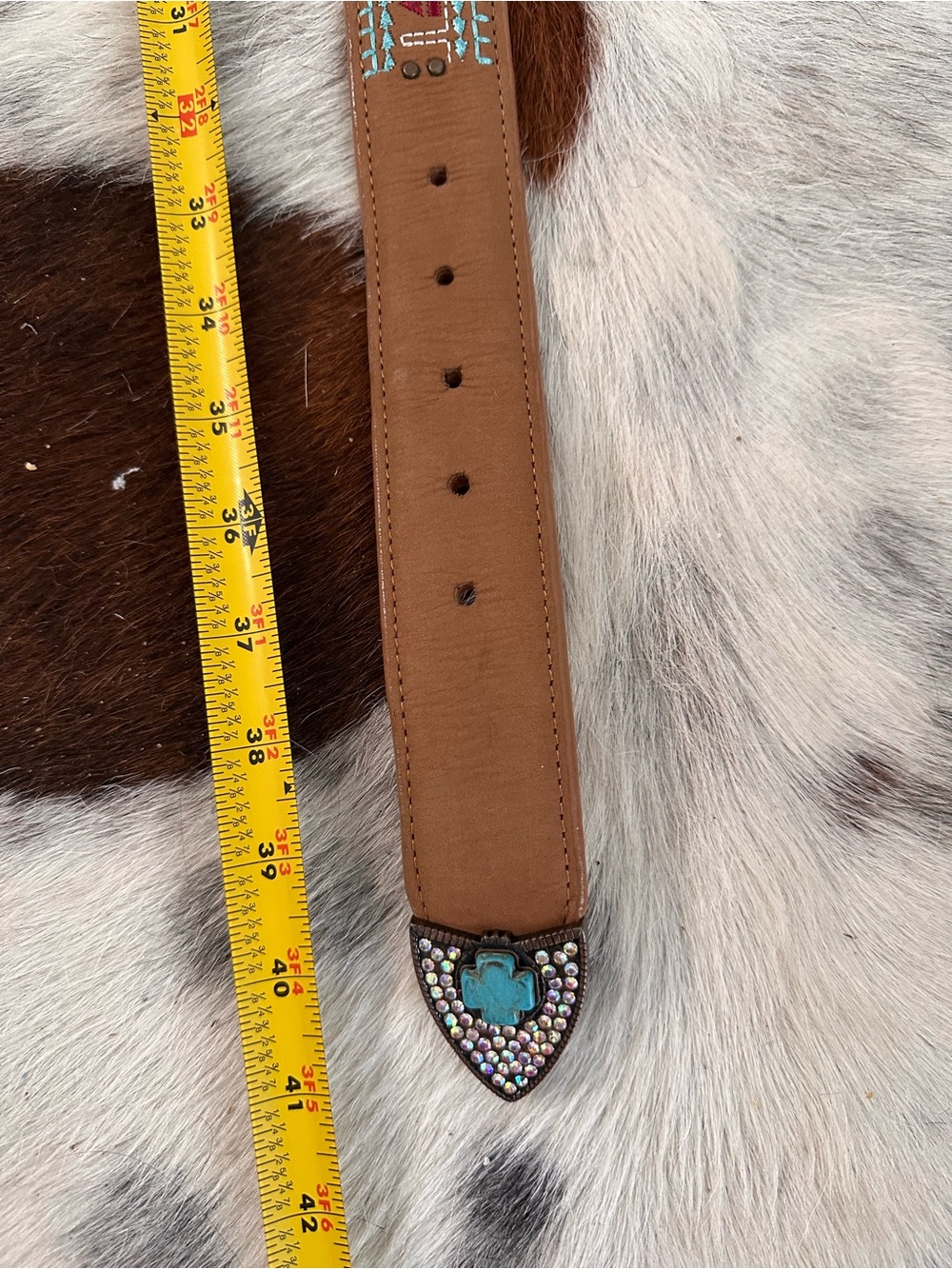 Red Diamond Embellished Embroidered Leather Belt SZ 36 Turquoise Western EUC - Picture 5 of 6